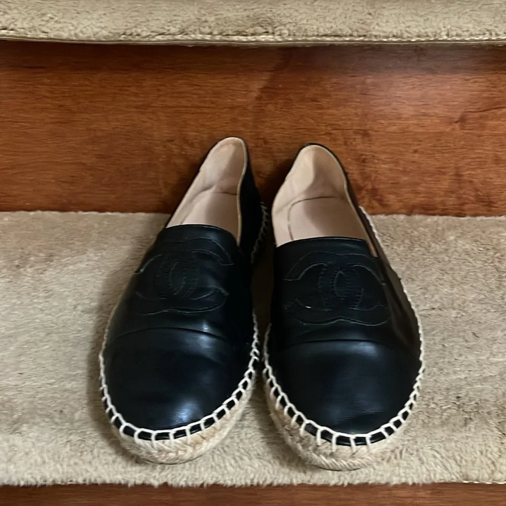 CHANEL Black Espadrilles Like New In Excellent Condition